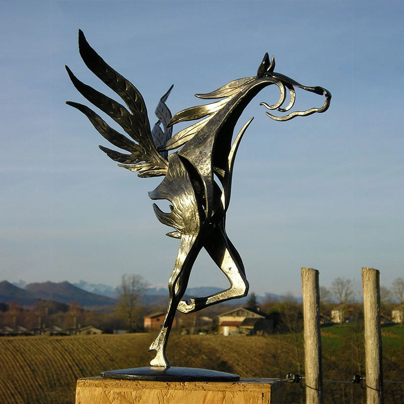 Rustic Metal Horse Figurine Outdoor Garden Decoration