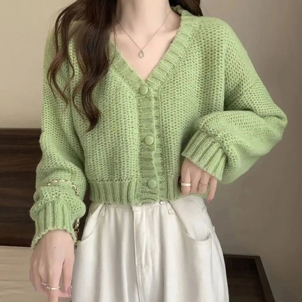 Women's Fitted Cropped V-Neck Knit Cardigan