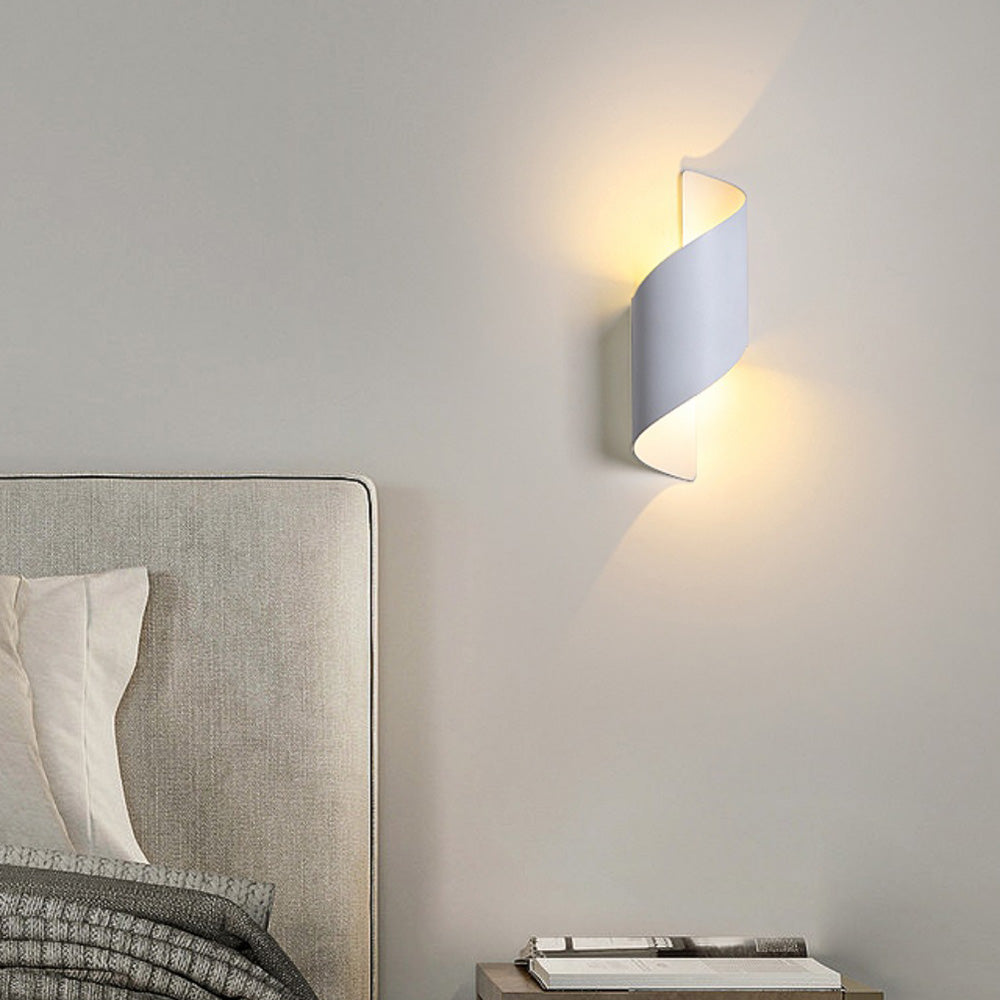 Sleek Metal LED Wall Light
