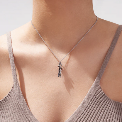 Cute Embrace Pendant Necklace