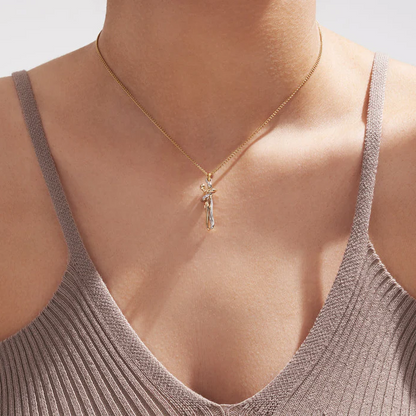 Cute Embrace Pendant Necklace