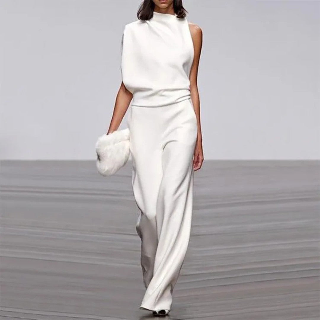Chic Sleeveless Jumpsuit with Slim Fit and Flowy Legs