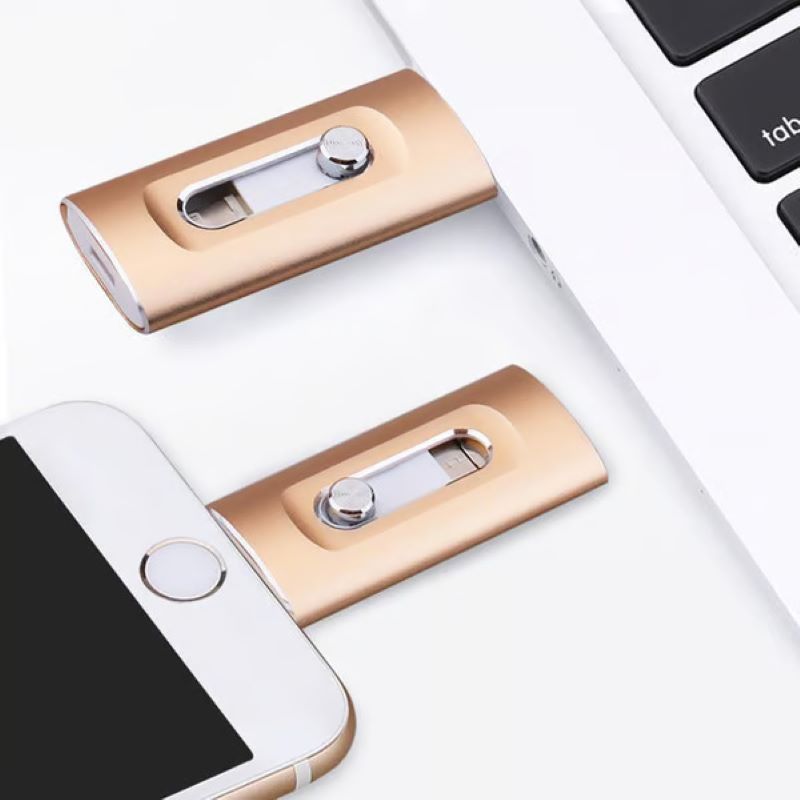 Versatile 3-in-1 USB Flash Drive for Phone and PC