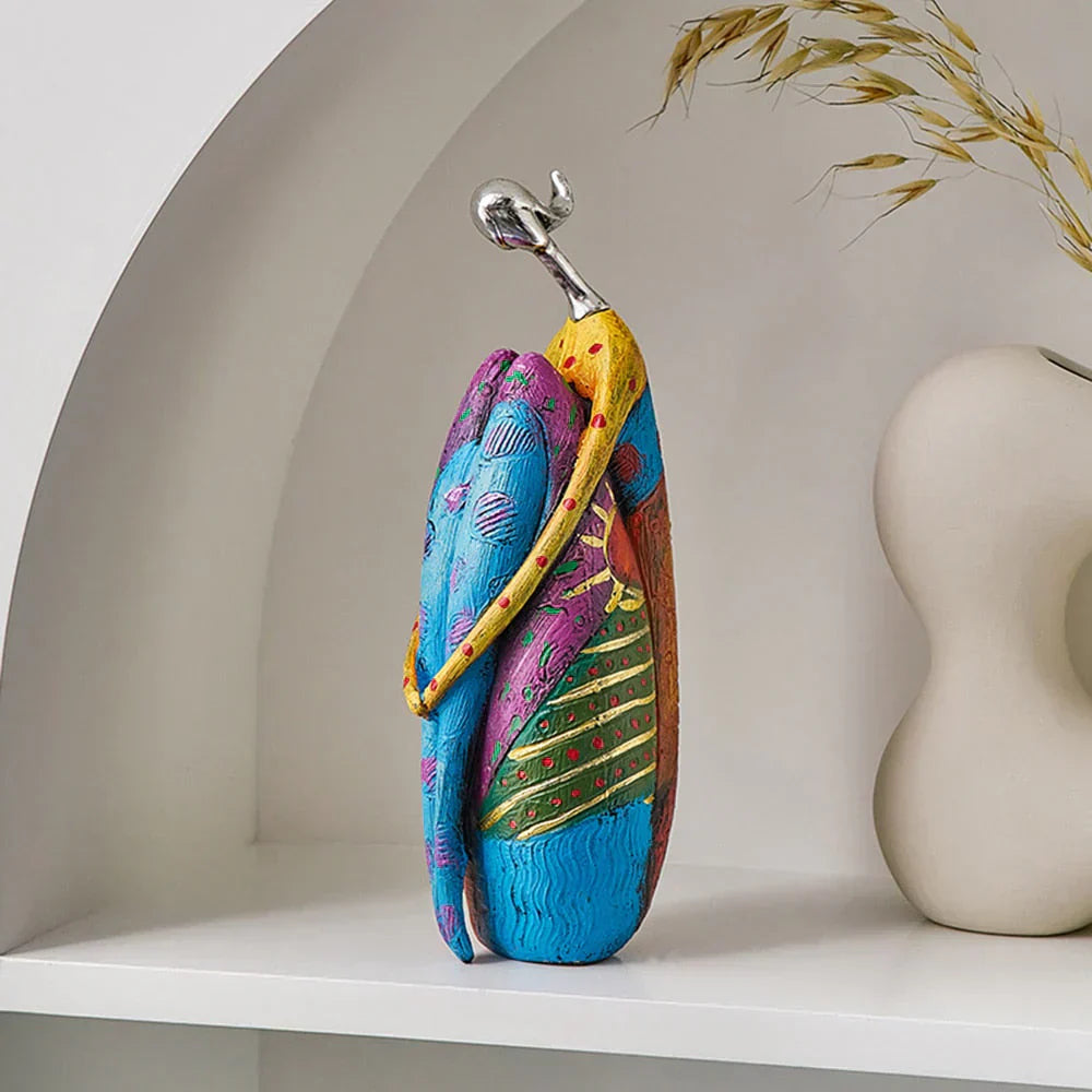 Unique Female Figurine Resin Art Sculpture for Home Decoration