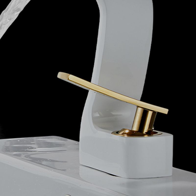 Contemporary Single Handle Bathroom Sink Faucet Brass Finish