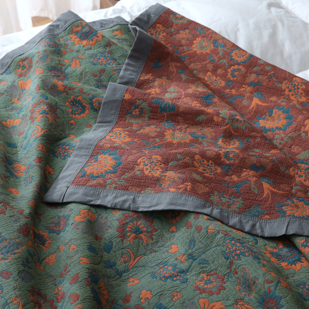 Classic Floral Throw Blanket – Vintage Style