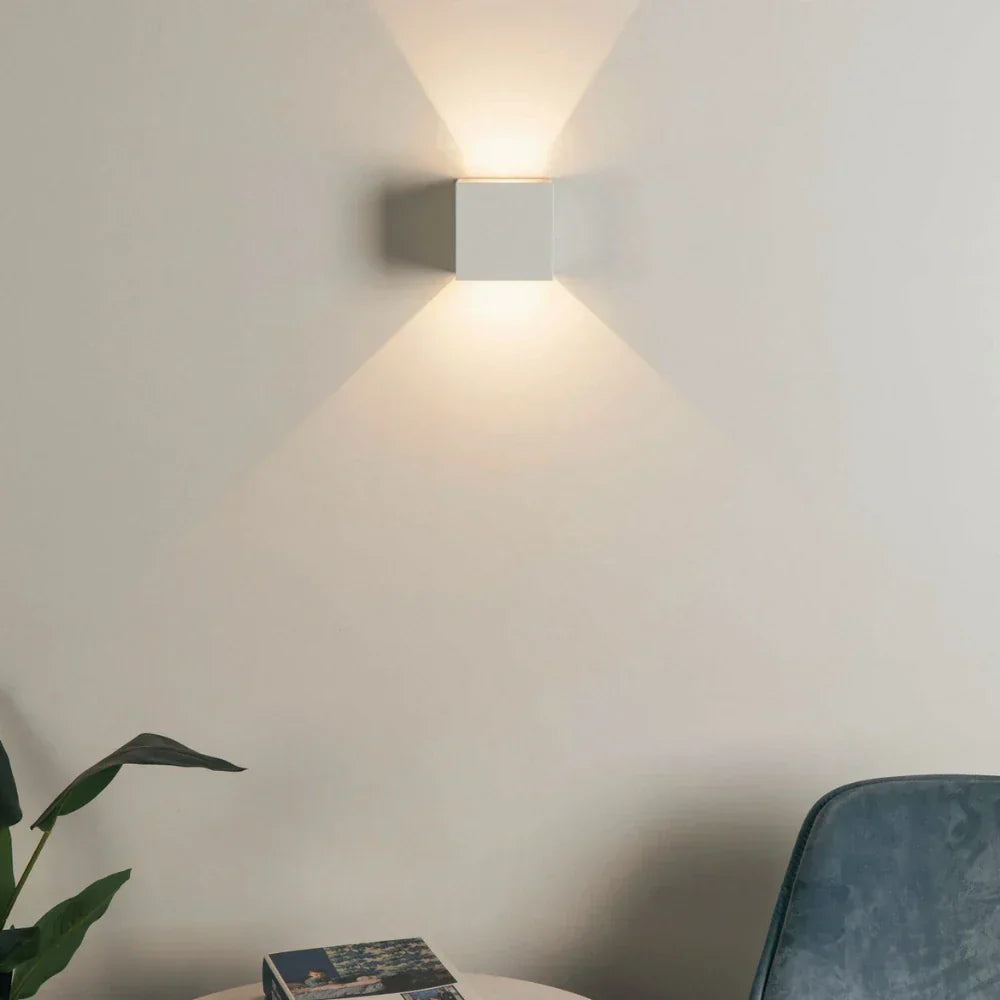 Sleek Metal LED Wall Light Noxord