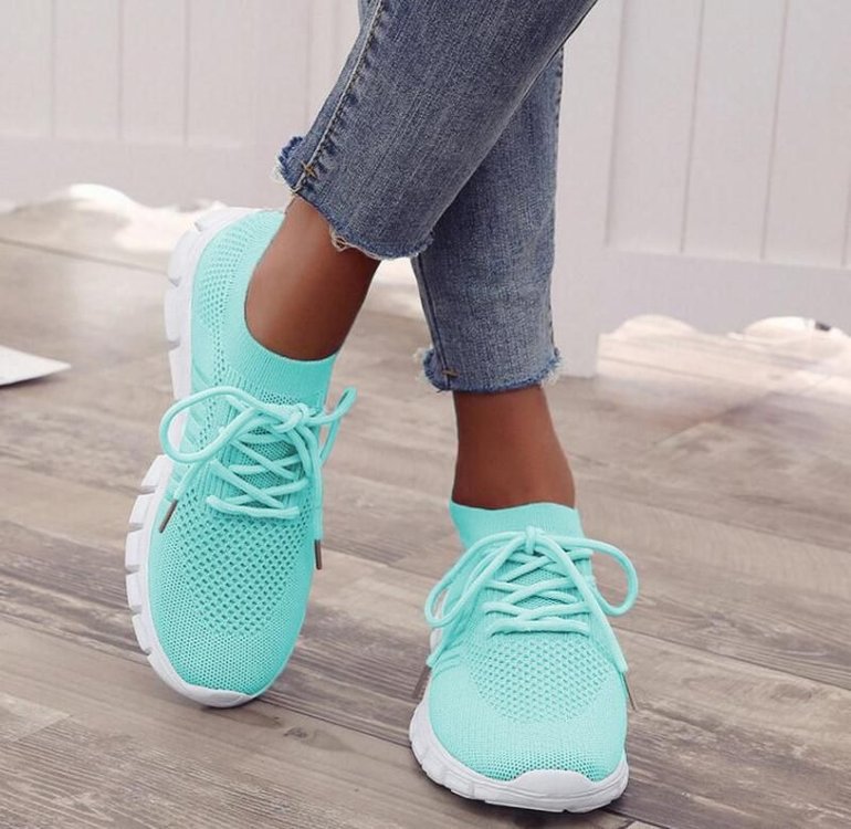 Fashionable Men's Sneakers for Sports and Daily Wear