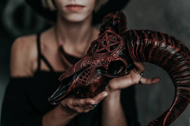 Decorative Ram Skull Figurine