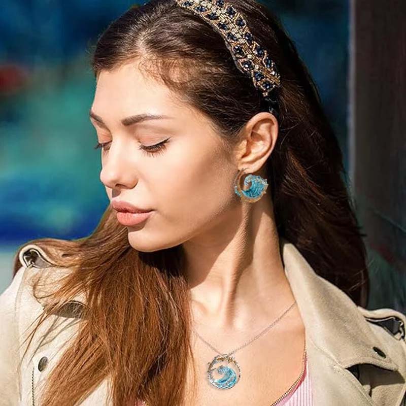 Stylish Ocean Inspired Pendant Necklace