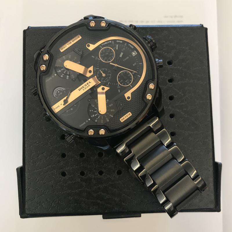 Modern Stainless Steel Quartz Chrono Watch
