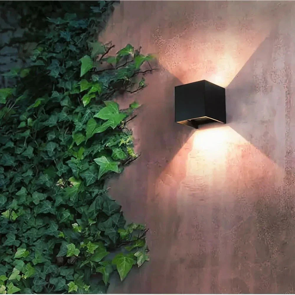 Sleek Metal LED Wall Light Noxord