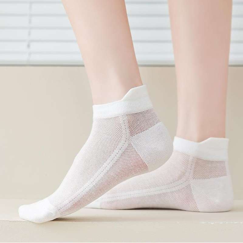Noxord | Thin Grip Socks with Seamless Fit