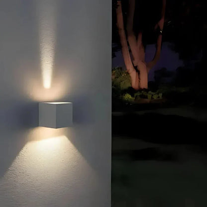 Sleek Metal LED Wall Light Noxord