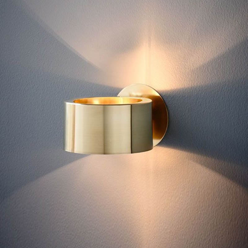 Sleek Gold Metal Wall Lamp for Living Room