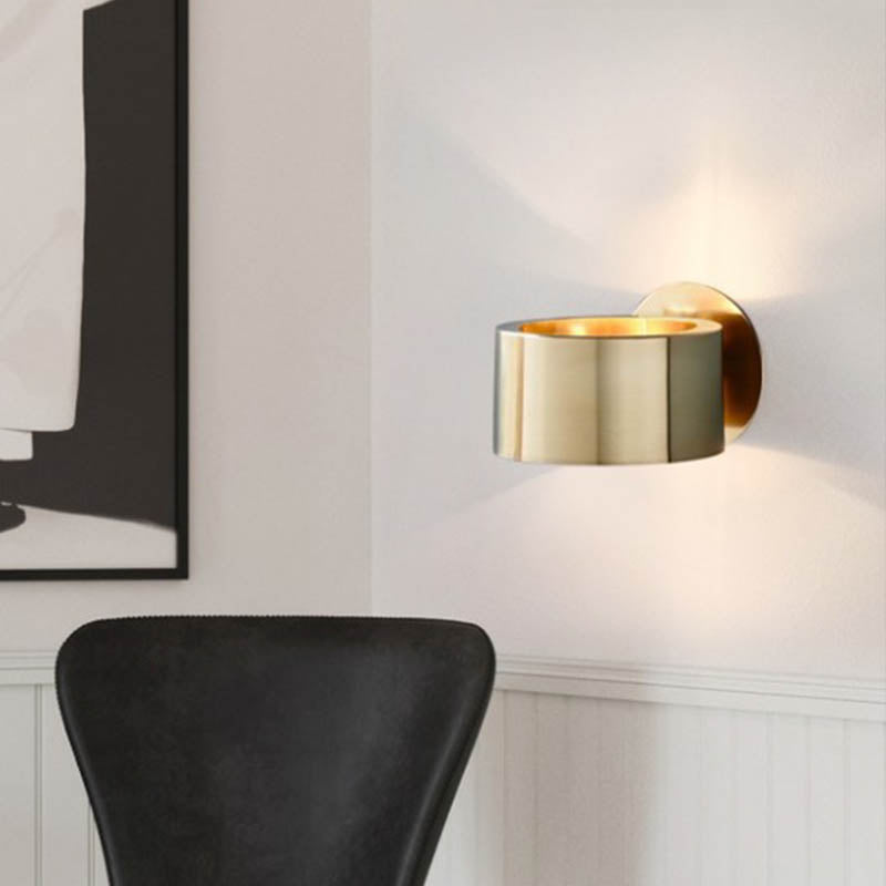 Sleek Gold Metal Wall Lamp for Living Room