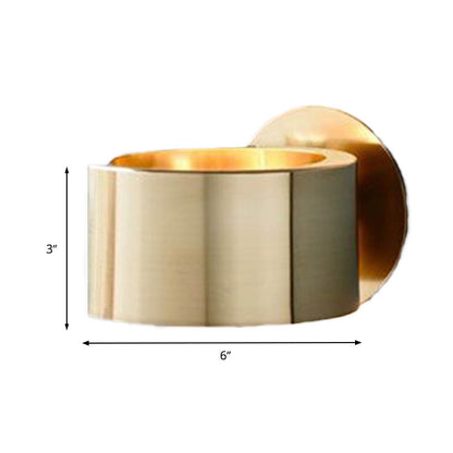 Sleek Gold Metal Wall Lamp for Living Room