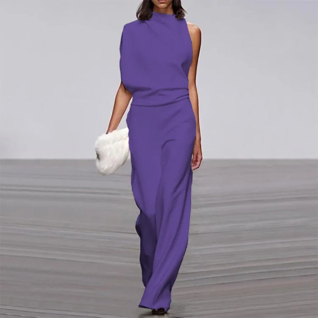 Chic Sleeveless Jumpsuit with Slim Fit and Flowy Legs