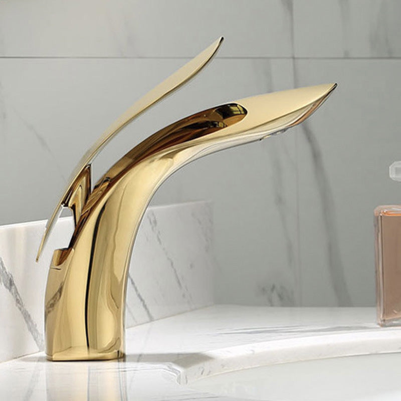 Classic Brass Single Hole Basin Faucet for Bathroom Sink