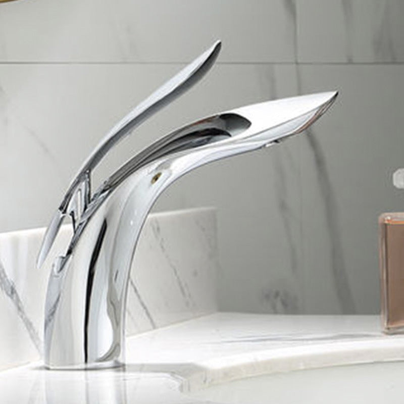 Classic Brass Single Hole Basin Faucet for Bathroom Sink
