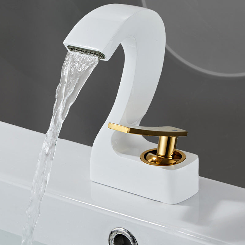 Contemporary Single Handle Bathroom Sink Faucet Brass Finish