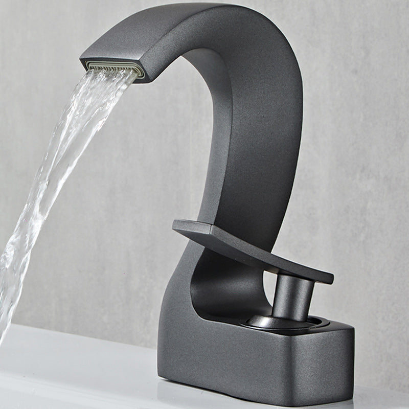 Contemporary Single Handle Bathroom Sink Faucet Brass Finish