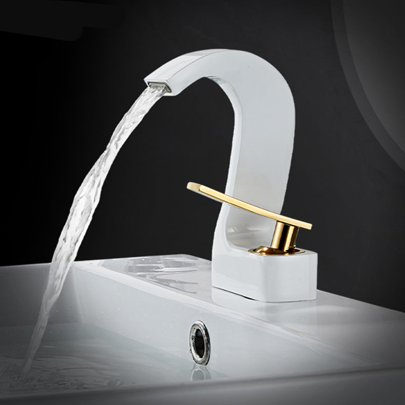 Contemporary Single Handle Bathroom Sink Faucet Brass Finish