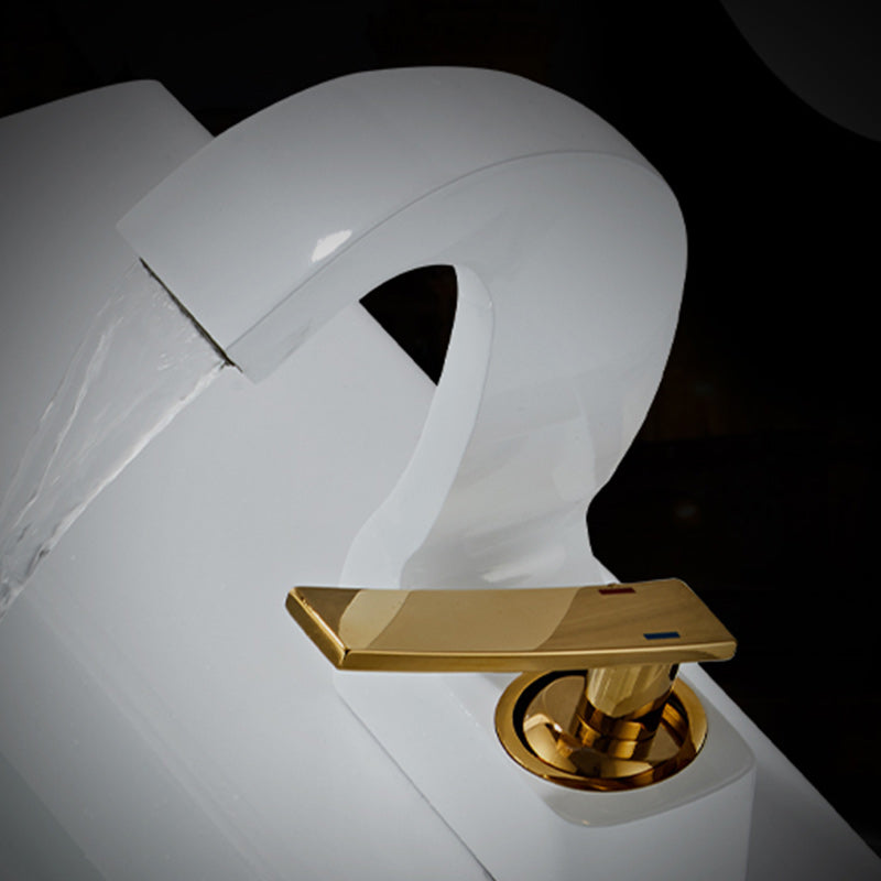 Contemporary Single Handle Bathroom Sink Faucet Brass Finish