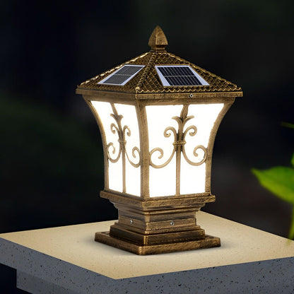 Outdoor Solar Fence Post Lights with Classic Design