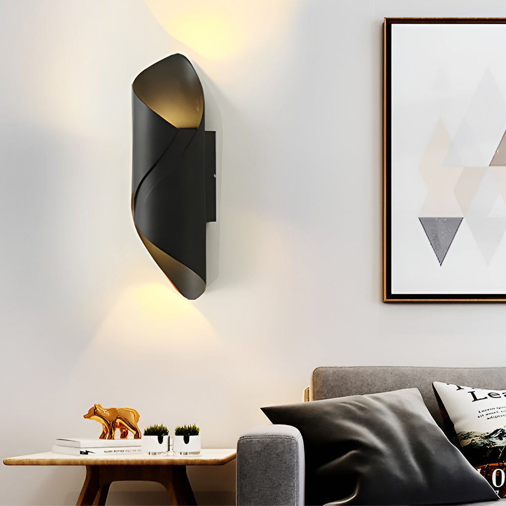 Sleek Metal Outdoor Wall Light Noxord