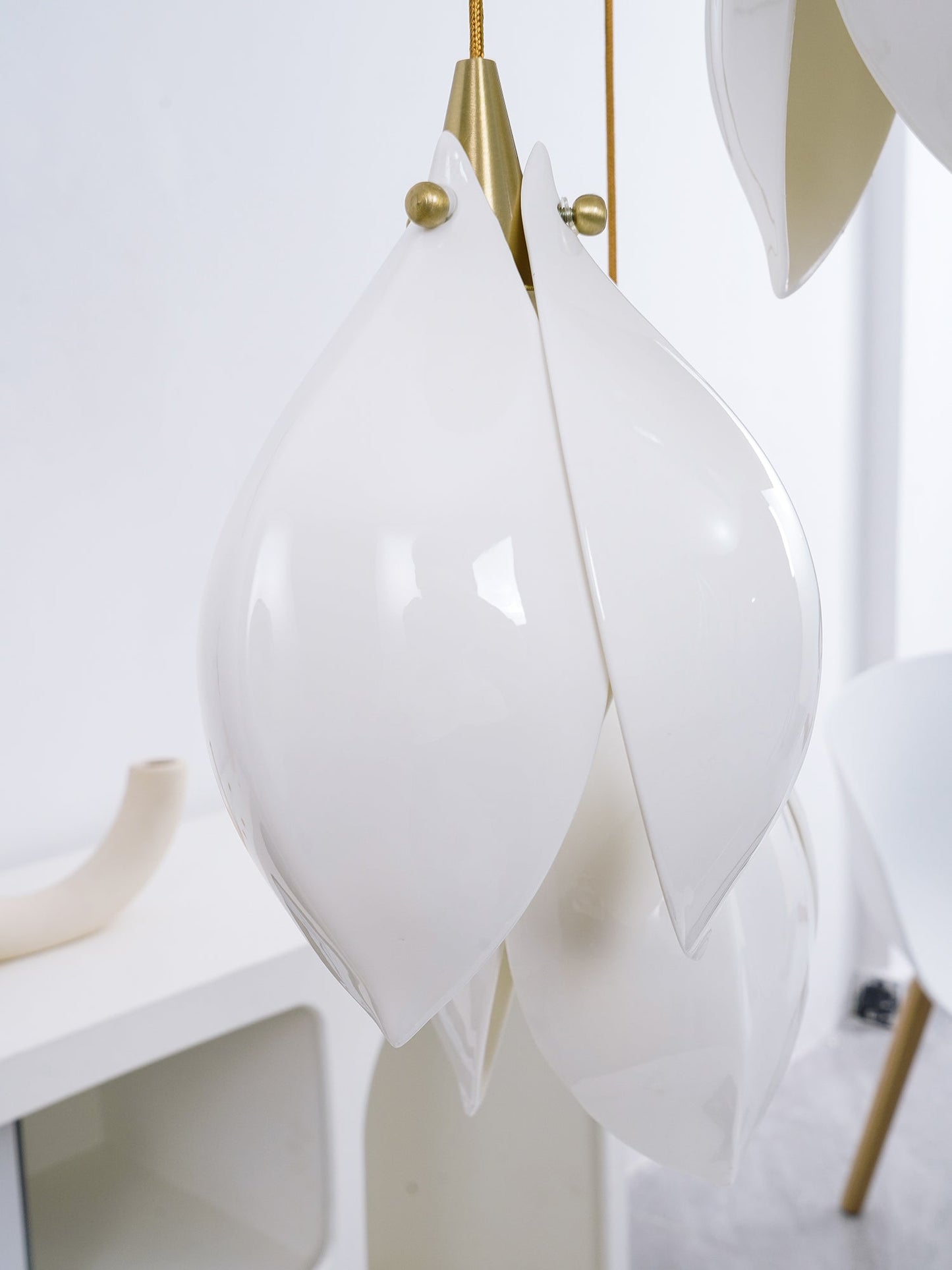 Elegant White Hanging Pendant Lamp
