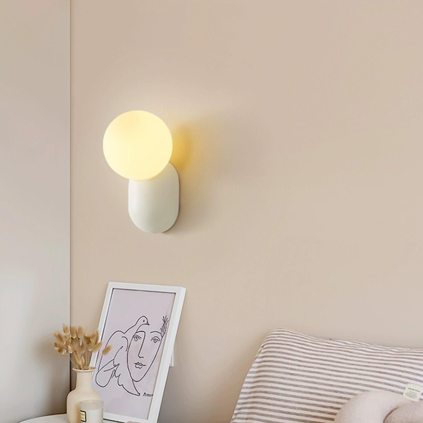 Stylish LED Resin Wall Light