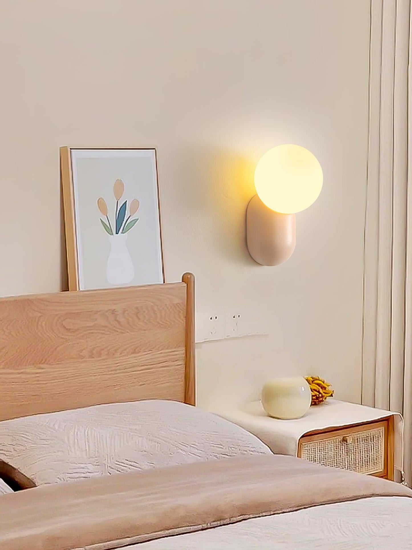 Stylish LED Resin Wall Light