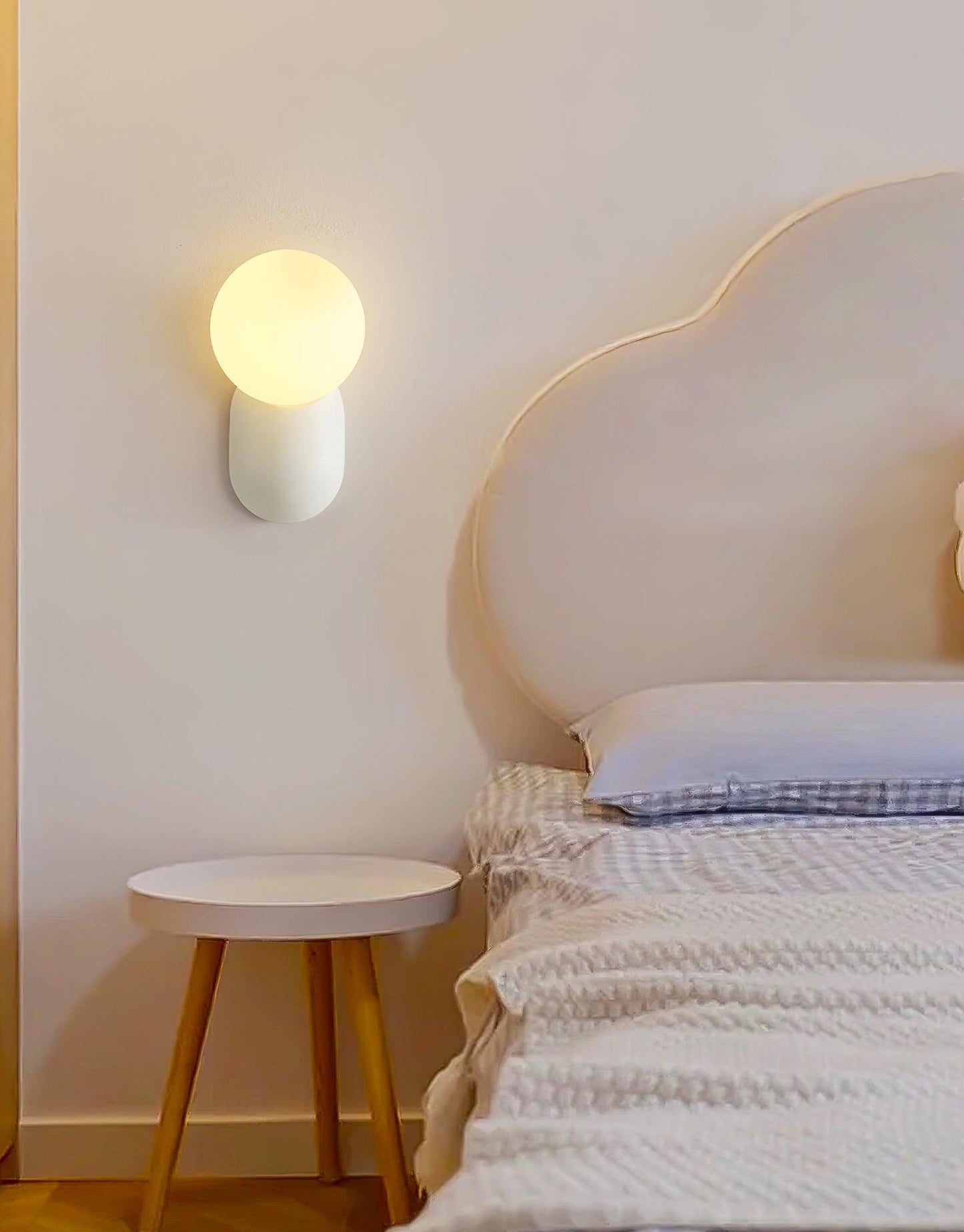 Stylish LED Resin Wall Light