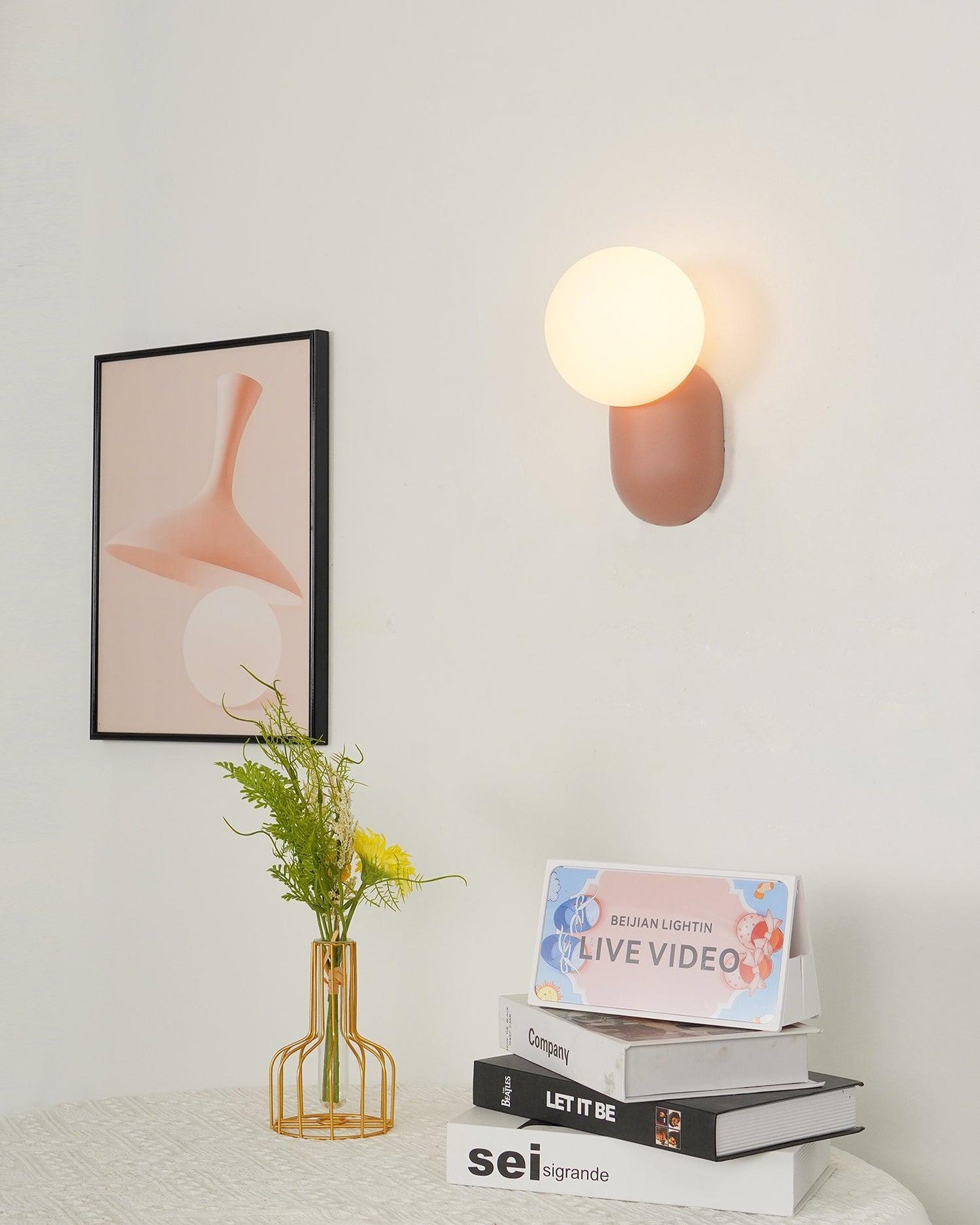 Stylish LED Resin Wall Light