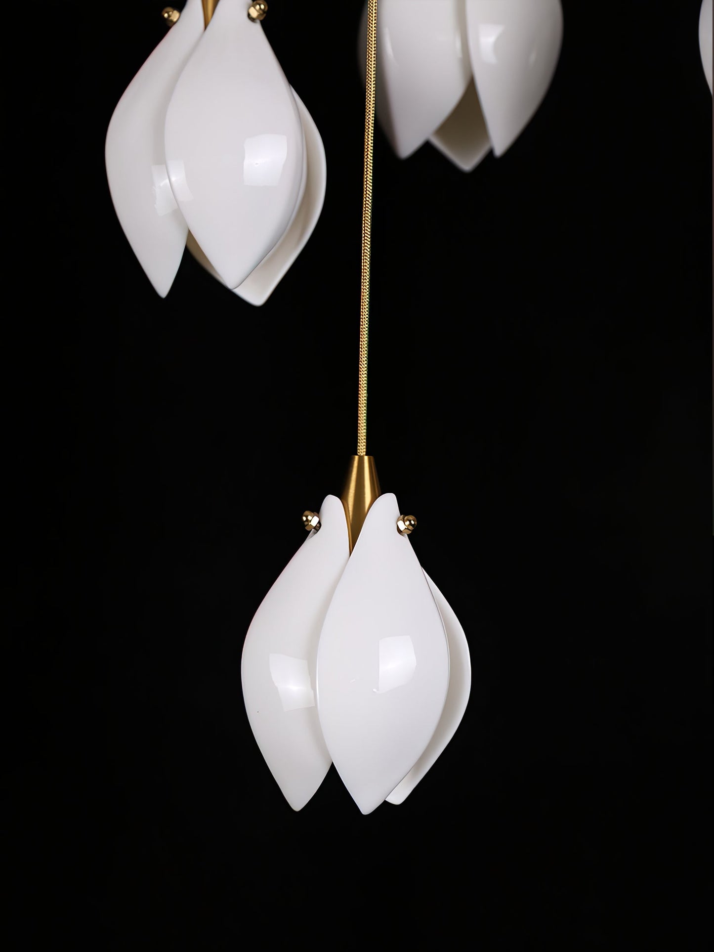 Elegant White Hanging Pendant Lamp