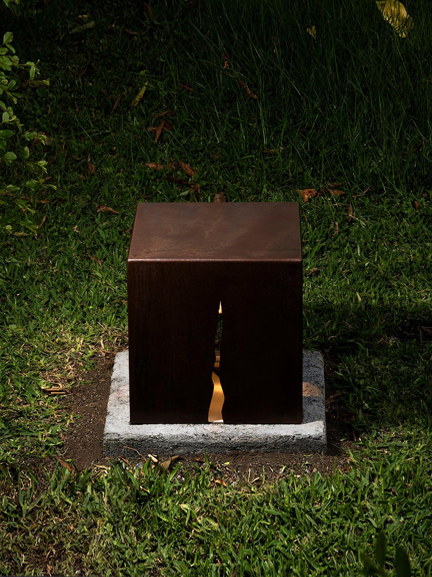 Bright Solar Garden Lamp