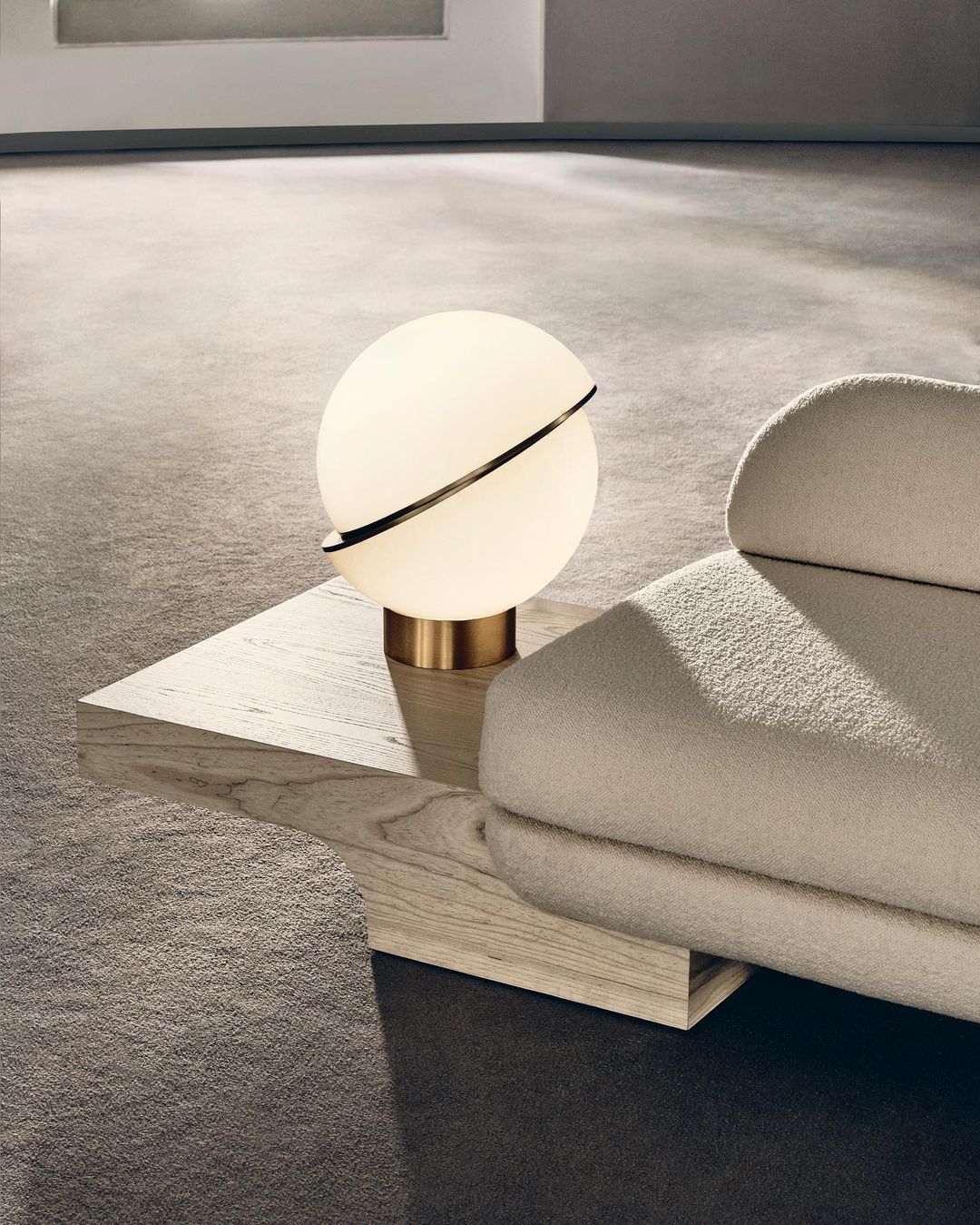 Stylish Curved Desk Lamp - Cofik