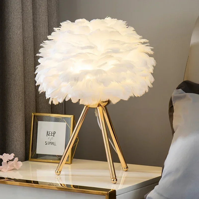 Soft Feather Table Lamp – Classic Warm Lighting