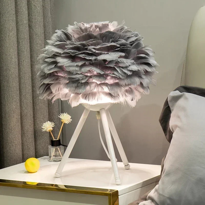 Soft Feather Table Lamp – Classic Warm Lighting