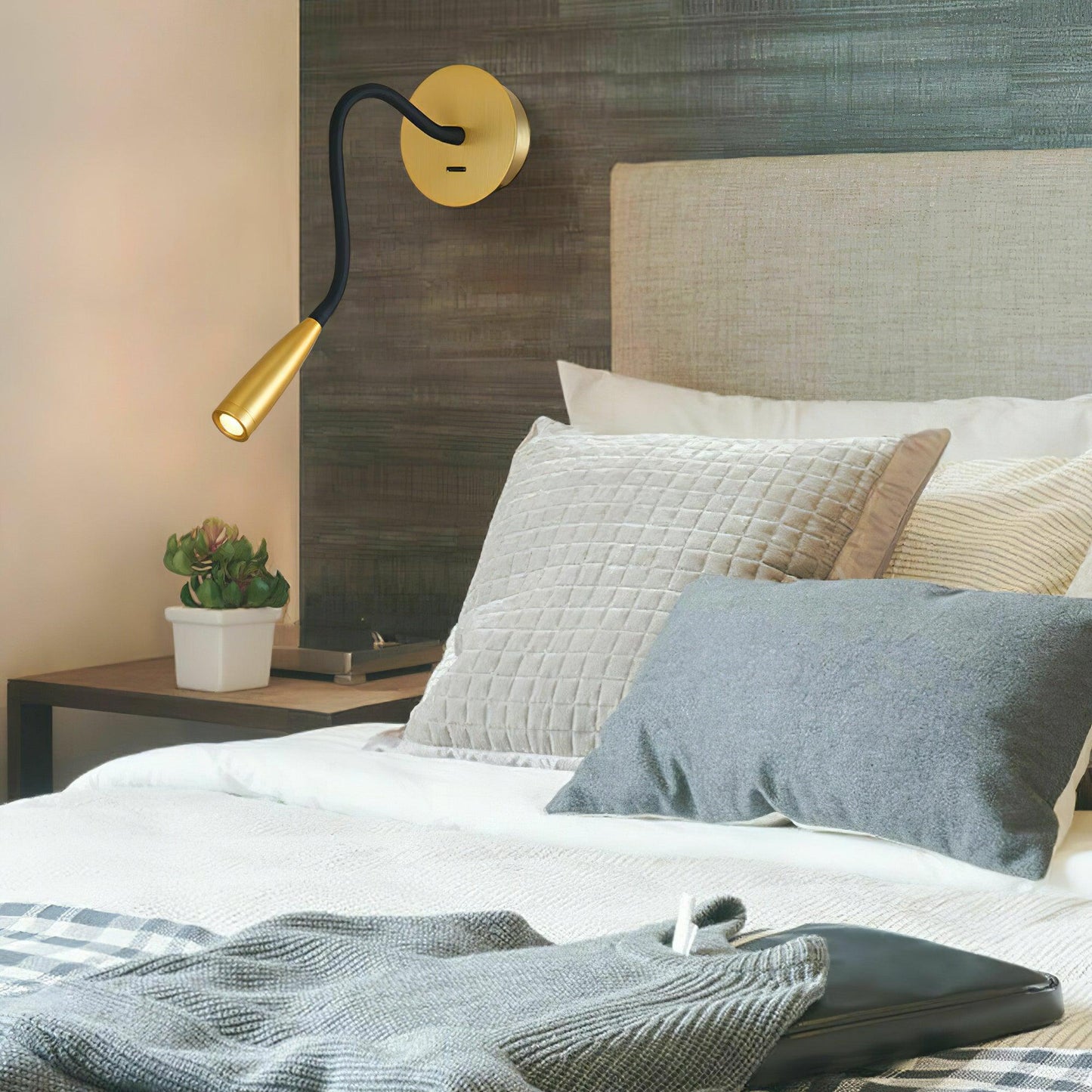 Adjustable Arm Sconce Wall Lamp