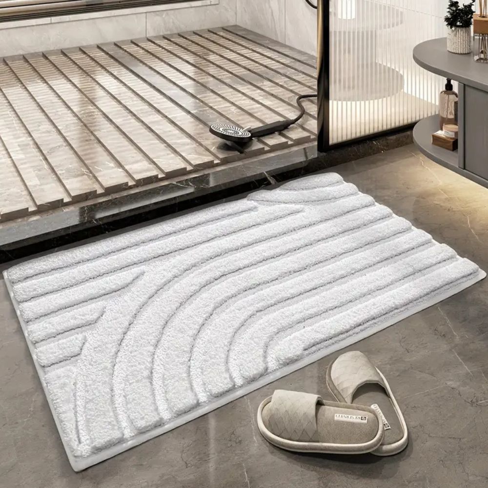 Plush Bathroom Mat - Soft, Absorbent, Grip Bottom