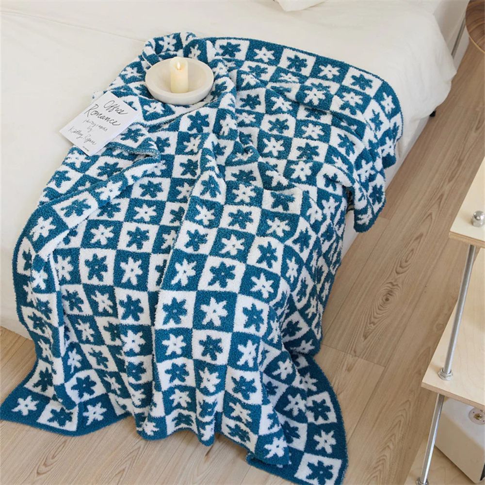 Plush Floral Throw Blanket - Gentle Microfiber Blanket