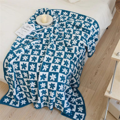 Plush Floral Throw Blanket - Gentle Microfiber Blanket