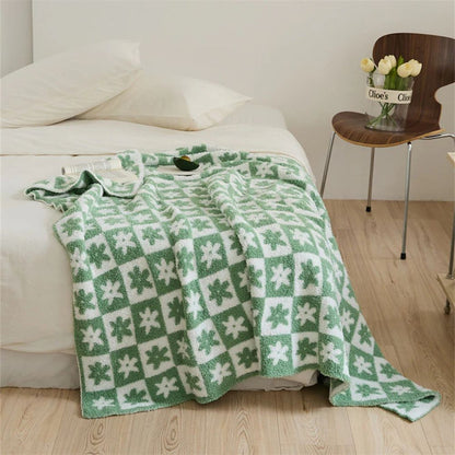 Plush Floral Throw Blanket - Gentle Microfiber Blanket