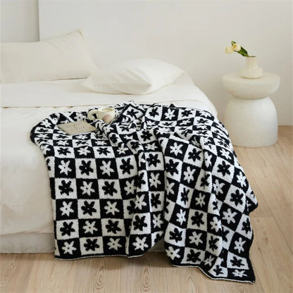 Plush Floral Throw Blanket - Gentle Microfiber Blanket