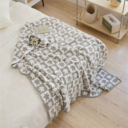 Plush Floral Throw Blanket - Gentle Microfiber Blanket