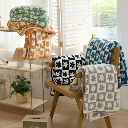 Plush Floral Throw Blanket - Gentle Microfiber Blanket