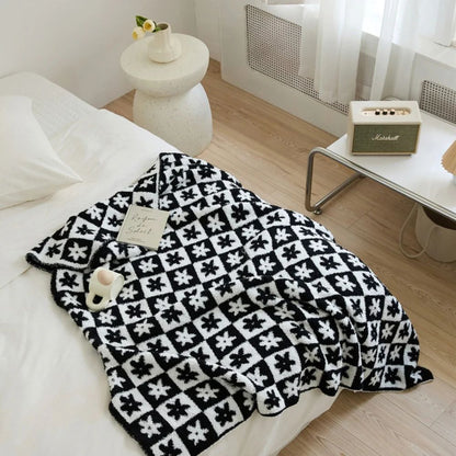 Plush Floral Throw Blanket - Gentle Microfiber Blanket