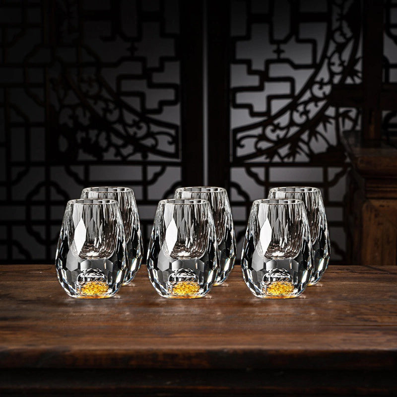 Elegant Crystal Whisky Glasses with Gold Accents